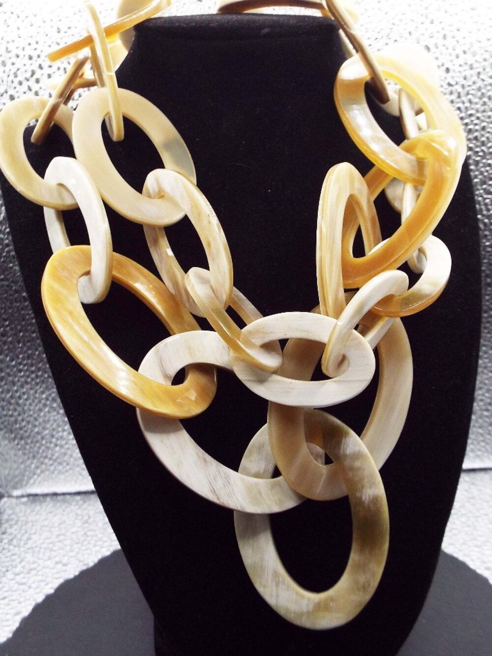 STEPHISIMO NATURAL BUFFALO HORN GRADUATED OVALS 30" L. SHOWSTOPPER NECKLACE 19